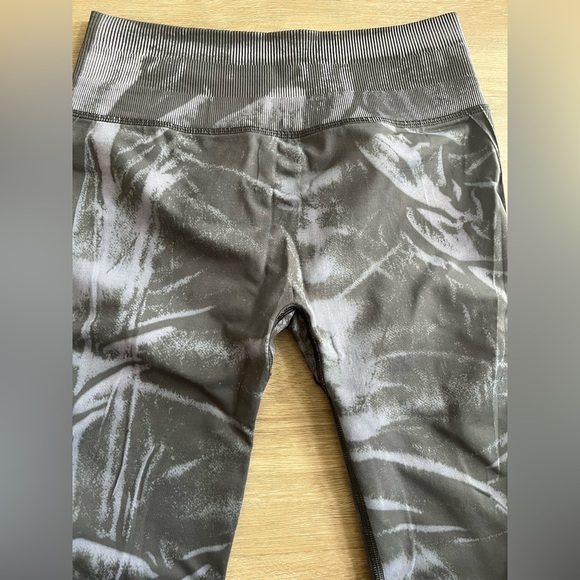 LULULEMON Stone Wash Graphite Gray Ebb To Street Tight Leggings SZ 8 - Picture 5 of 9